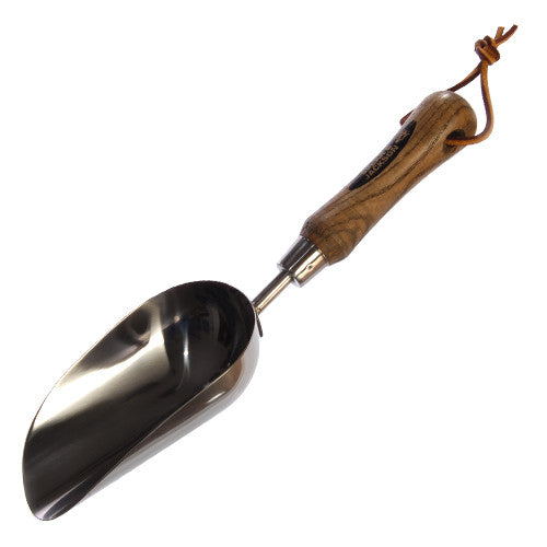Spear and Jackson Traditional 5060SS Soil Scoop - Premium Trowels / Forks Etc from SPEAR & JACKSON - Just $10.50! Shop now at W Hurst & Son (IW) Ltd
