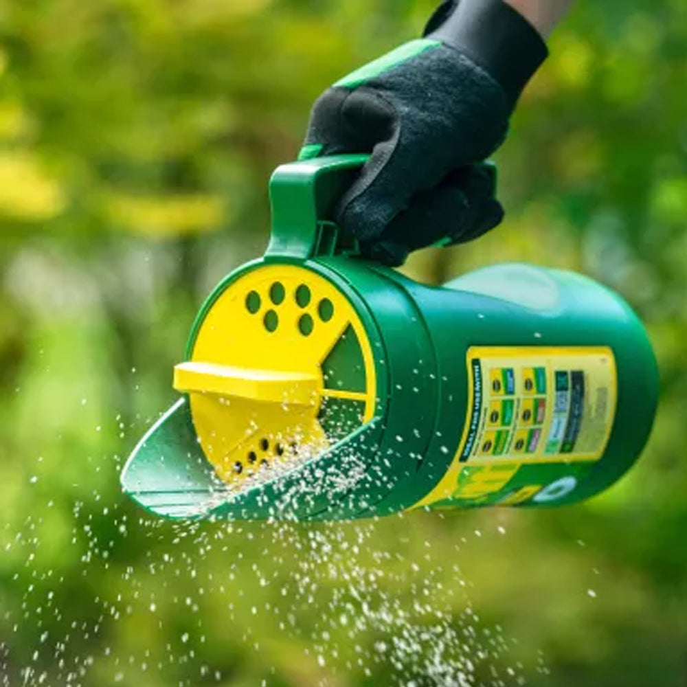 Miracle-Gro Compact Spreader 12x1 - 121426 Lawn Feed / Weed Decco Ltd McMinn * aug25 Brand_Miracle Gro CarlR Garden Gardening Home & Garden Lawn & Garden Miracle Gro Product Type_Lawn Feed / Weed