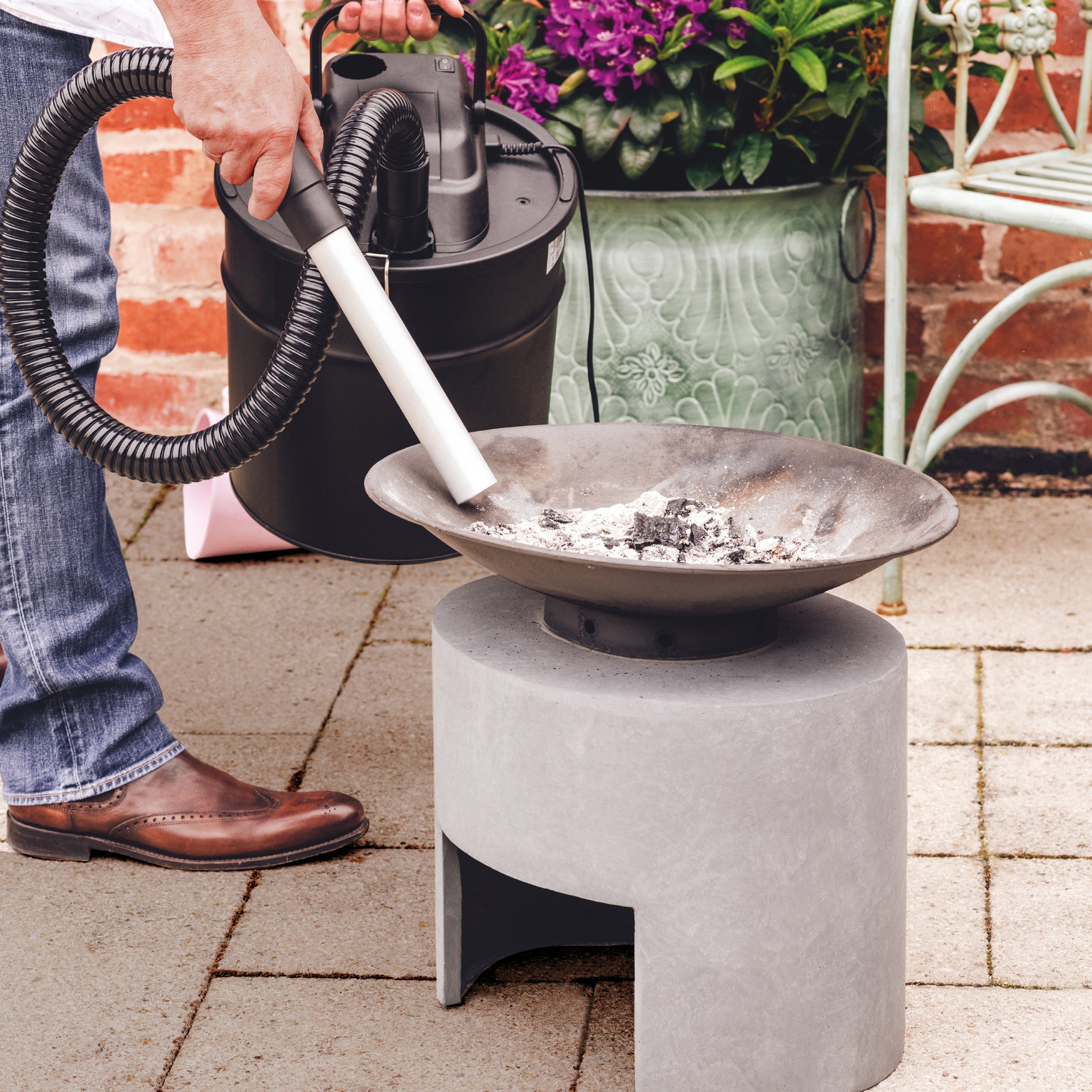 Spear & Jackson HEA1623GE Ash Vacuum Cleaner Ash Vacuums SPEAR & JACKSON Brand_Spear and Jackson Collections_Vacuums / Floor Cleaners Domestic Appliances Housewares Product Type_Ash Vacuums Solid Fuel Heating & Accs. Vacuums & Floor Cleaners