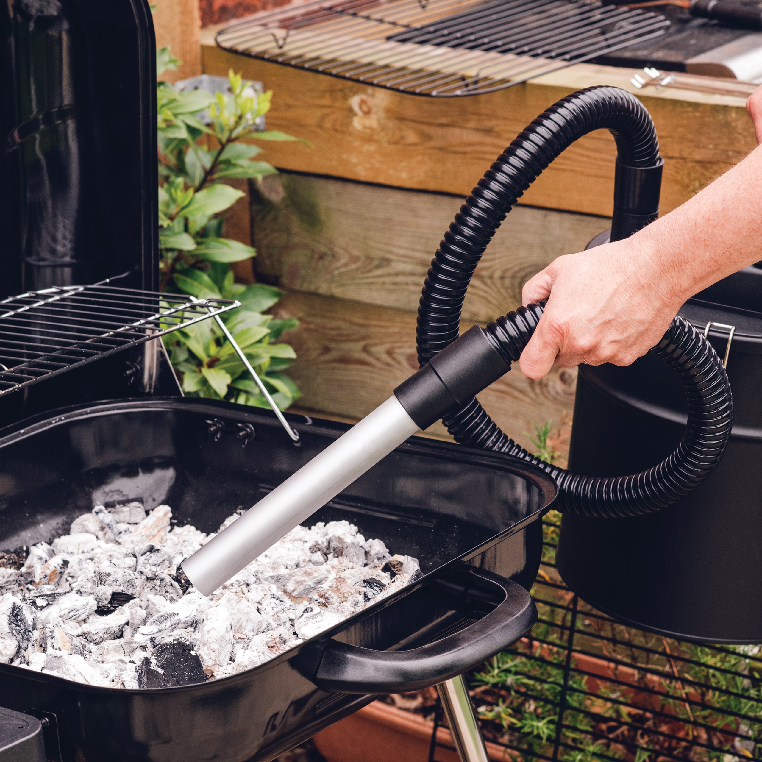 Spear & Jackson HEA1623GE Ash Vacuum Cleaner Ash Vacuums SPEAR & JACKSON Brand_Spear and Jackson Collections_Vacuums / Floor Cleaners Domestic Appliances Housewares Product Type_Ash Vacuums Solid Fuel Heating & Accs. Vacuums & Floor Cleaners